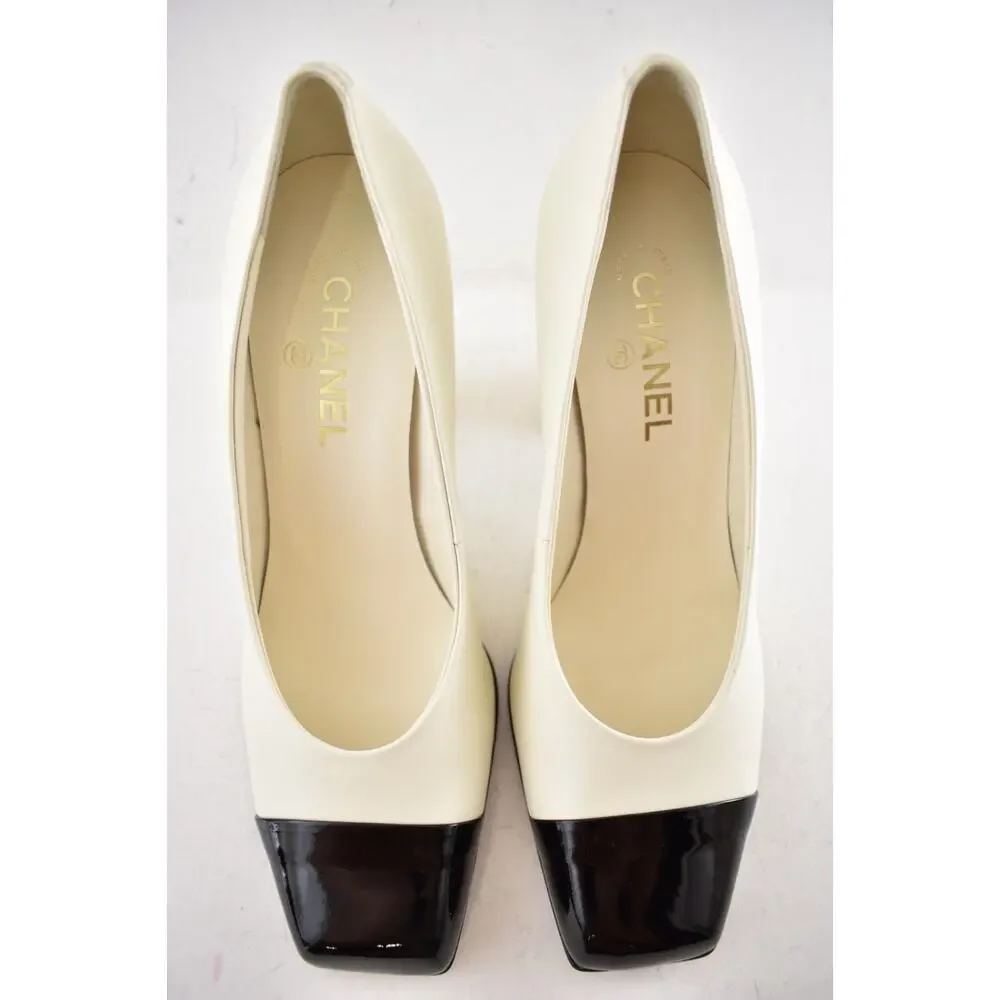 Chanel 26S Blazy Ivory Black Square Toe CC Gold Logo Block Heel Classic Pump 41